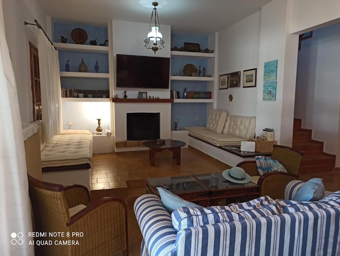 Seafront Villa Joan Неа Скиони Екстериор снимка