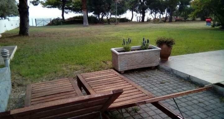 Seafront Villa Joan Неа Скиони Екстериор снимка